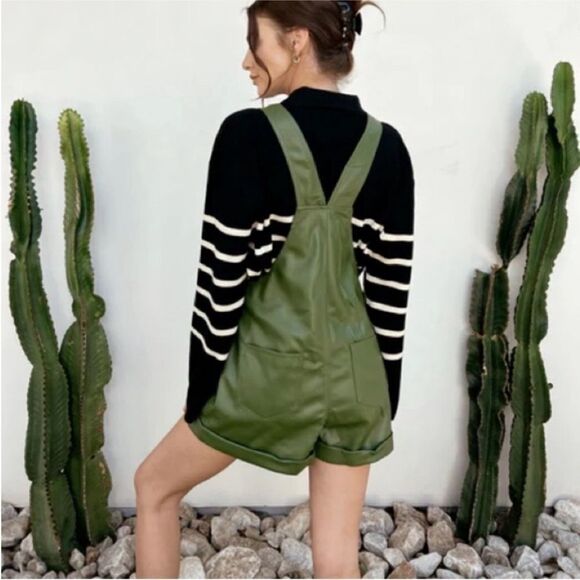 WeWoreWhat Green Faux Leather Short Overalls Small New with Tag - Picture 9 of 9